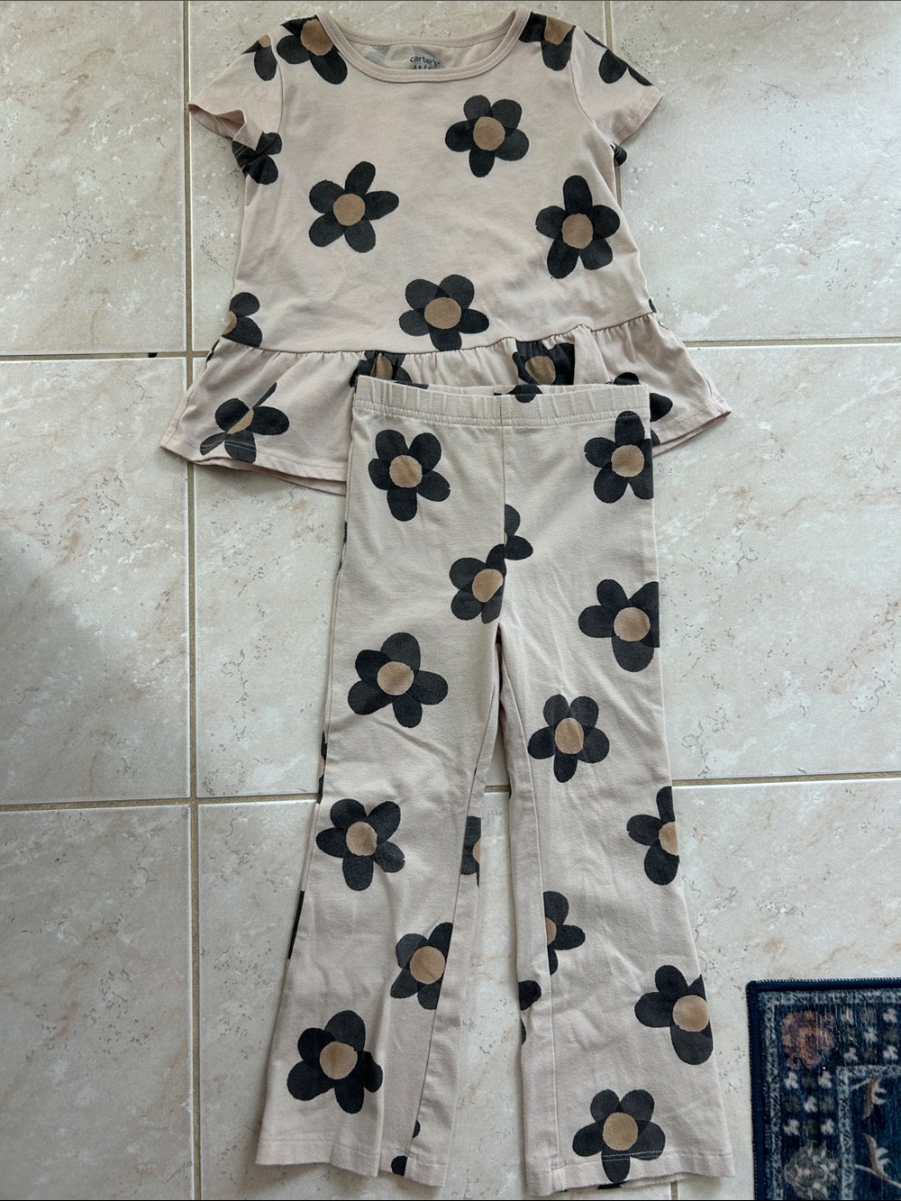 FLOWER POWER Carter’s size 4T matching set